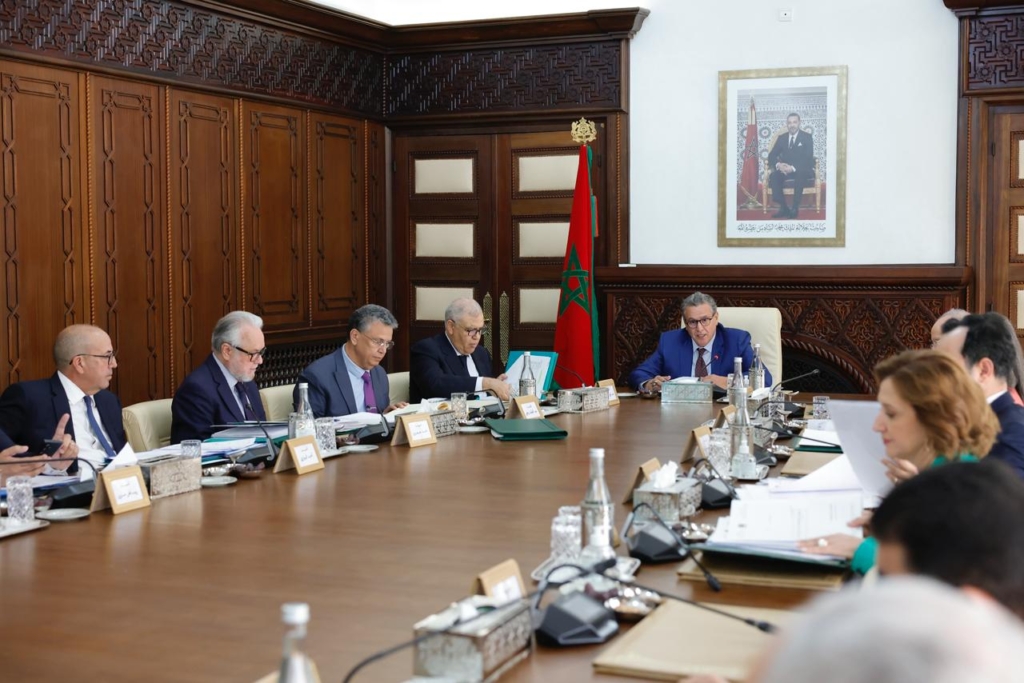 الحكومة تعدل نظام الدعم الاجتماعي لتشجيع المستفيدين على الاندماج في سوق الشغل