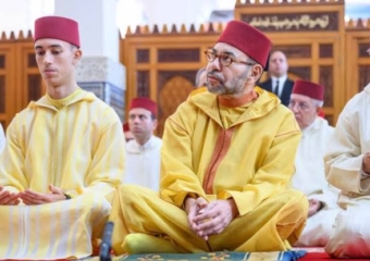 أمير المؤمنين يؤدي صلاة عيد الأضحى بمسجد أهل فاس بالرباط