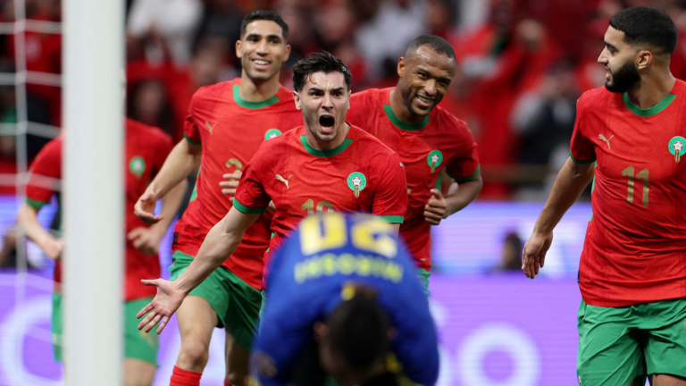 رحيل غوارديولا يفتح أبواب مانشستر سيتي لنجم المنتخب المغربي