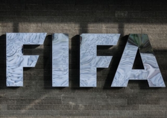 “الفيفا” تقر تعديلات تحكيمية جديدة قبل المونديال