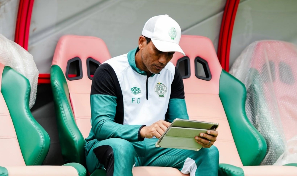 جماهير الرجاء تنتفض ضد الزيات وتطالب برحيل فادلو عاجلا