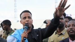 مكافأة مالية.. فيفا يواسي الحكم الصومالي بعد منعه من دخول أمريكا
