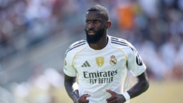 ريال مدريد يمدد عقد المدافع روديغر موسماً إضافياً