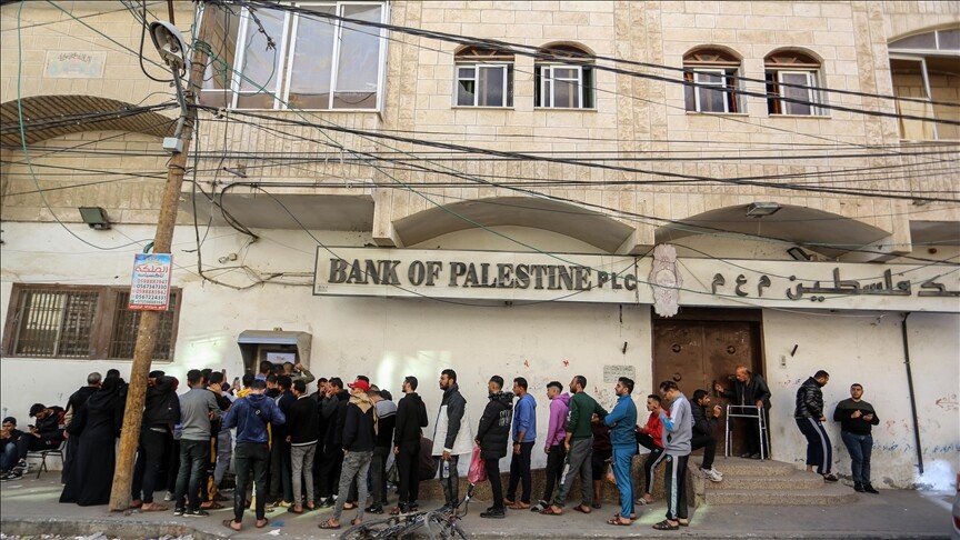 أنصاف رواتب وخيارات تتآكل.. إلى متى تصمد فلسطين أمام أزمة المقاصة؟