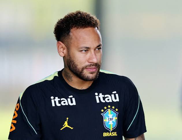 رئيس البرازيل: نيمار أول لاعب في منتخب يعمل من المنزل