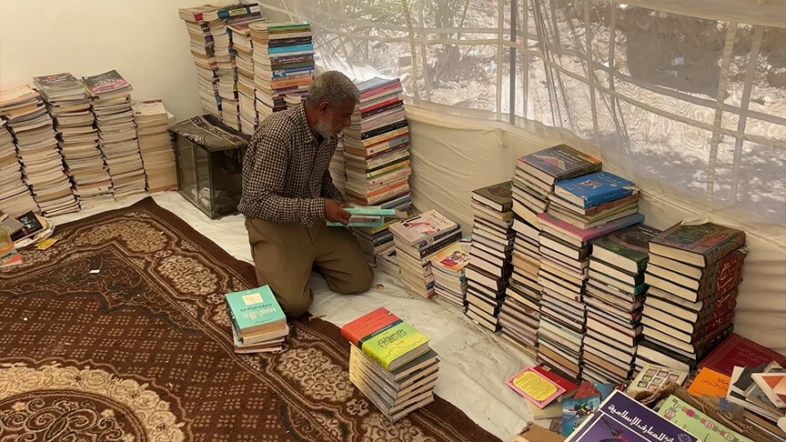 من الركام إلى القرّاء.. بائع الكتب ينتشل المعرفة وينشرها بغزة