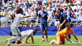 العنابي يودع المونديال بعد هزيمة مريرة أمام منتخب البوسنة والهرسك