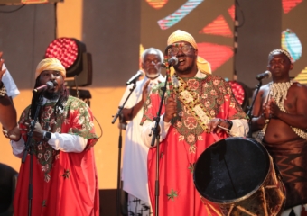مهرجان الصويرة يُطفئ شمعته 27 بمشاركة 43 “معلم” والشباب يستلمون مشعل “تاكناويت”
