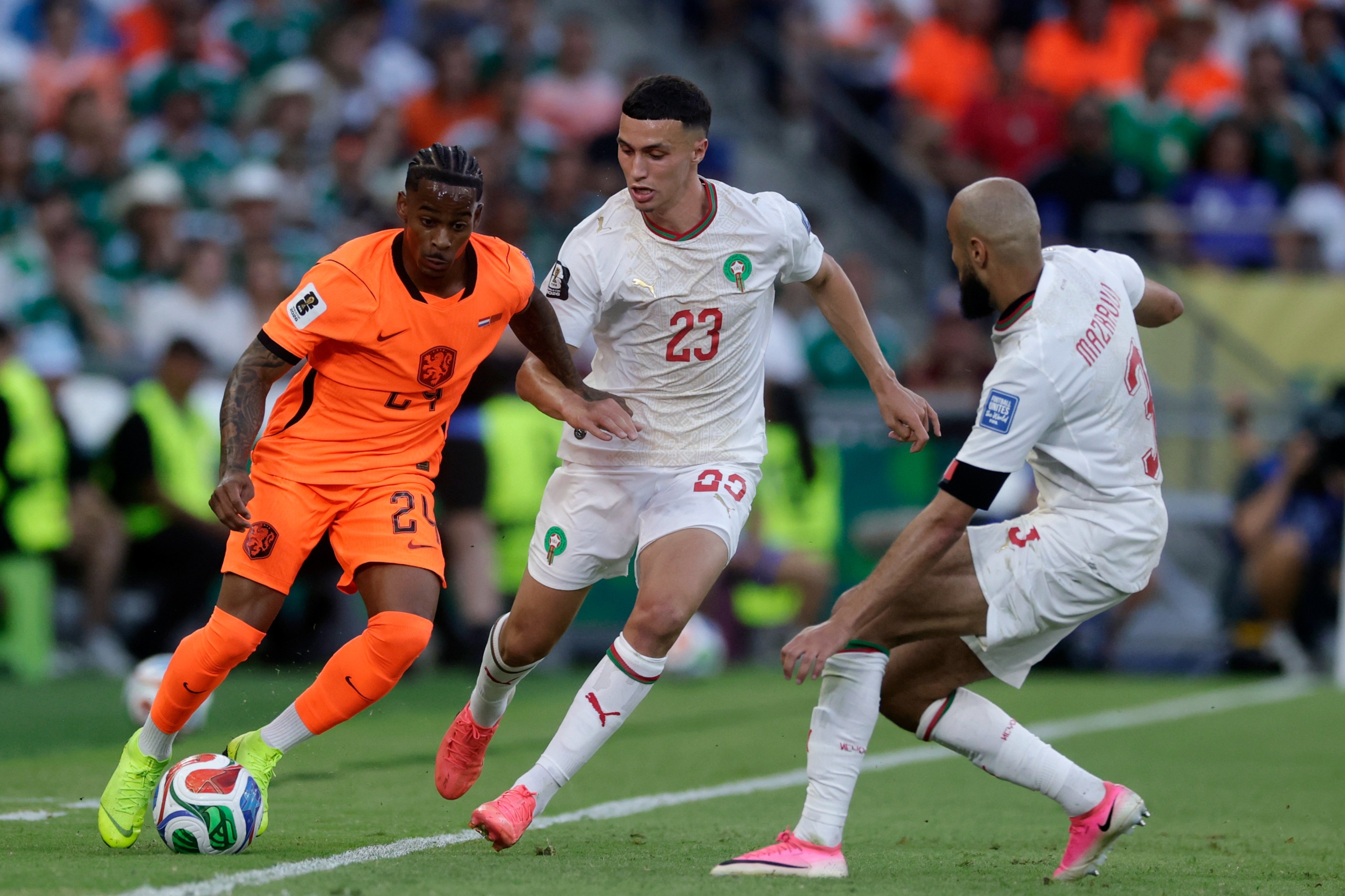 الاحتفاء بتأهل المنتخب المغربي يطغى على افتتاح جلسة مساءلة رئيس الحكومة