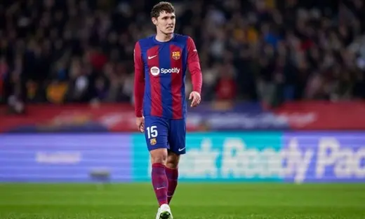 برشلونة يمدد عقد المدافع كريستينسن لعامين