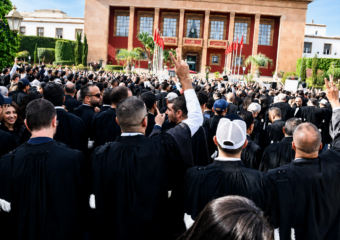 أكبر هيئة محامين تدعم خيار الاعتصام المفتوح أمام البرلمان ردا على “قانون المهنة”