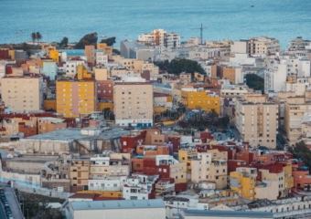 سبعينية مغربية تخسر معركة اللجوء بإسبانيا بعد حياة كاملة من العمل دون عقود