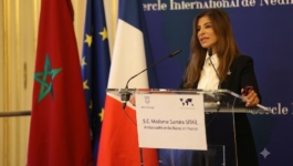 سفارة المغرب بباريس تلجأ إلى القضاء الفرنسي بعد حرق العلم المغربي والاعتداء على مشجعين