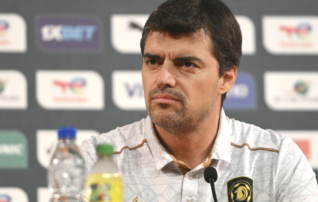 فريق الجيش الملكي يتعاقد مع المدرب البرتغالي سواريس كونسالفيس