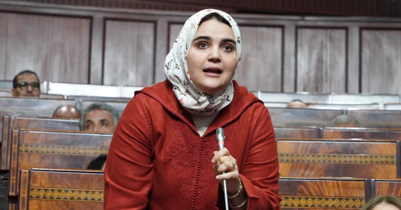 زينب السيمو.. حين يتحول الشباب إلى واجهة للترحال السياسي