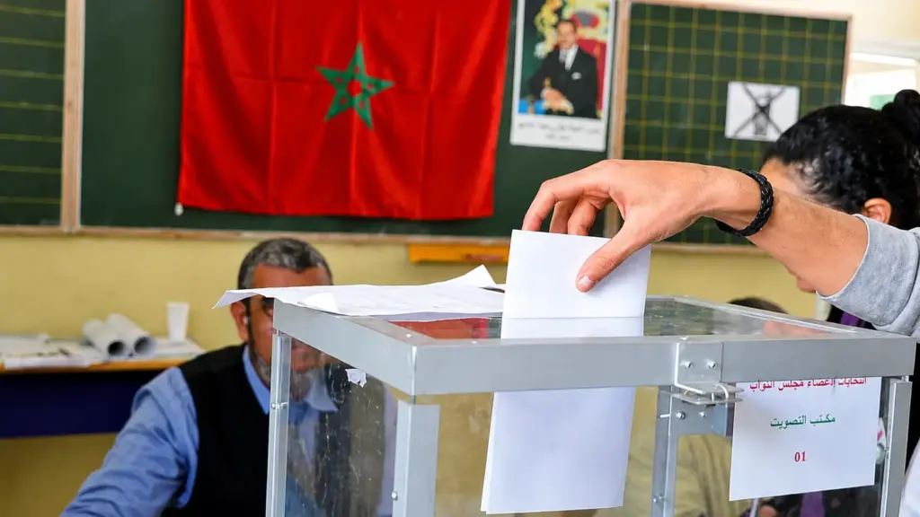 العدل الانتخابي أولا: من يحمي الأمي من شراهة السياسي؟