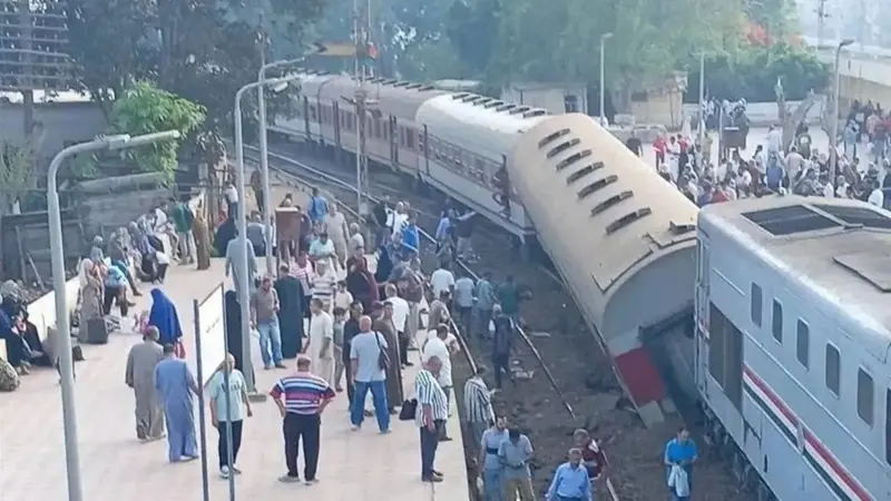 مصر.. إصابة 14 شخصاً بعد خروج قطار عن مساره