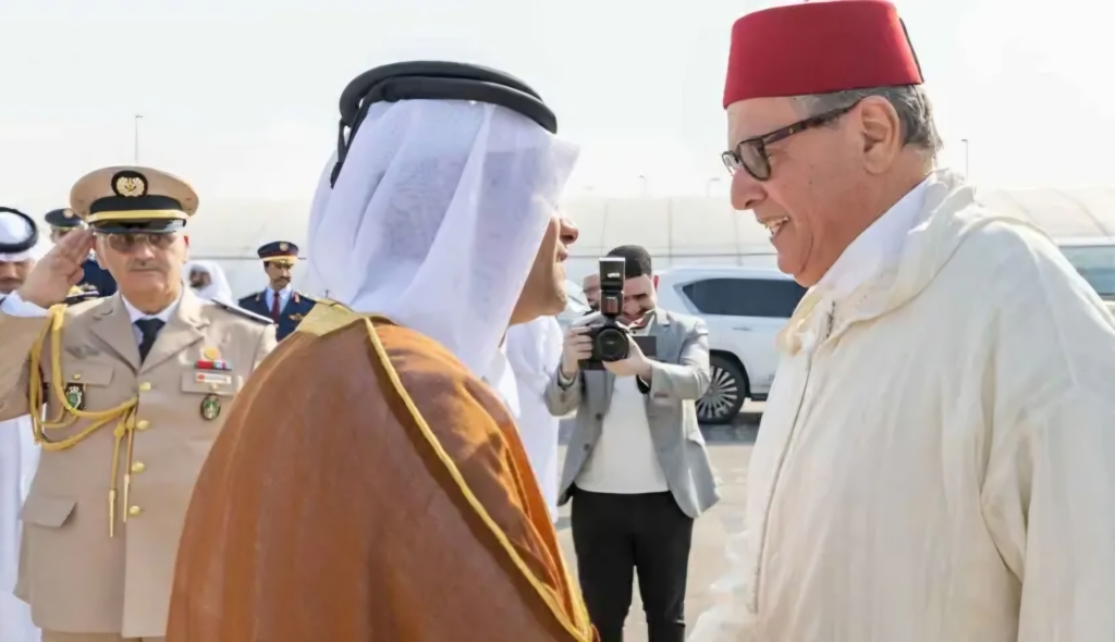 أخنوش يمثل الملك في تقديم التعازي في وفاة الشيخ حمد بن خليفة