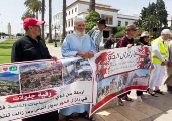 متضررو زلزال الحوز يحتجون أمام البرلمان ويطالبون بلجنة لتقصي “خروقات الدعم”