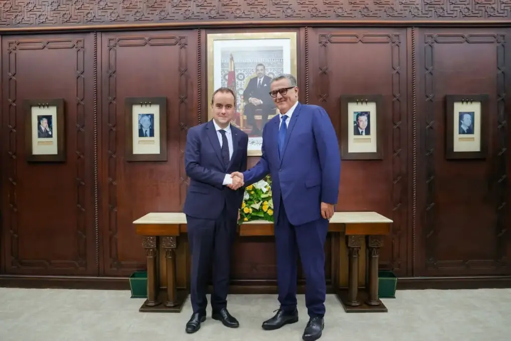 أخنوش يجري مباحثات مع الوزير الأول الفرنسي على هامش الاجتماع المغربي الفرنسي