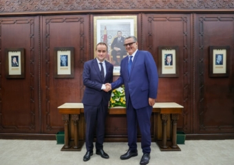 أخنوش يجري مباحثات مع الوزير الأول الفرنسي على هامش الاجتماع المغربي الفرنسي