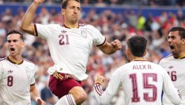 منتخب “لاروخا ” يراهن على الاستحواذ لخطف المونديال