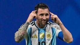 من يستحق لقب أعظم لاعب على الإطلاق: ميسي أم مارادونا أم بيليه؟