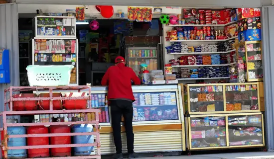 اتحاد التجار يرفض خفض هامش ربح السجائر ويدعو إلى إنصاف “مول الحانوت”
