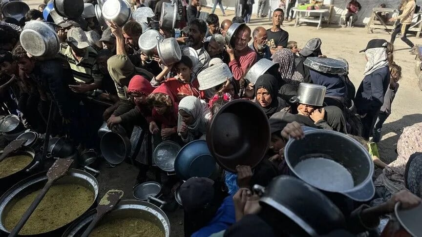 تكايا “المواصي”.. طوق نجاة يهدده نقص الإمدادات في غزة