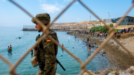 أزمة سبتة المحتلة.. 150 شخصا يعودون للمغرب كل دقيقة وحصيلة القتلى ترتفع لـ41