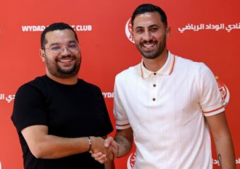 أيمن الحسوني يوقع رسمياً في صفوف الوداد