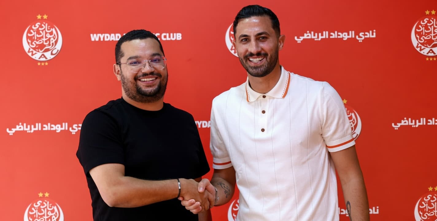 أيمن الحسوني يوقع رسمياً في صفوف الوداد