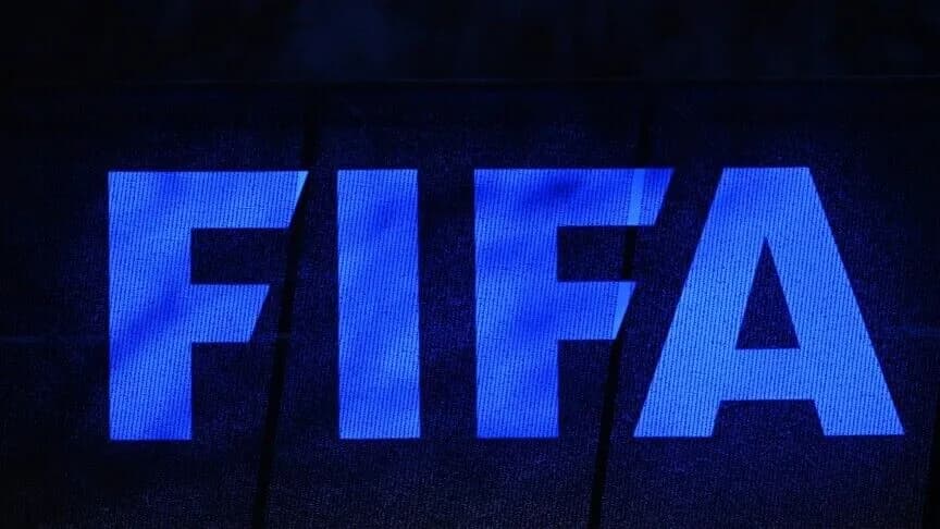 الفيفا يعتذر عن أخطائه ويرفض الاستقالة
