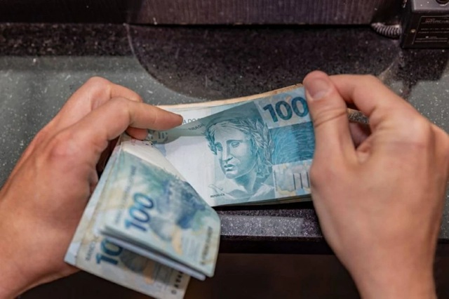 البرازيل تخفض سعر الفائدة للمرة الرابعة توالياً