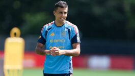 برشلونة يستفسر عن رودري بعد تراجع الريال