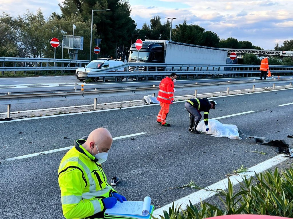 إيطاليا.. مصرع عامل زراعي مغربي وإصابة ثمانية آخرين في حادثة سير