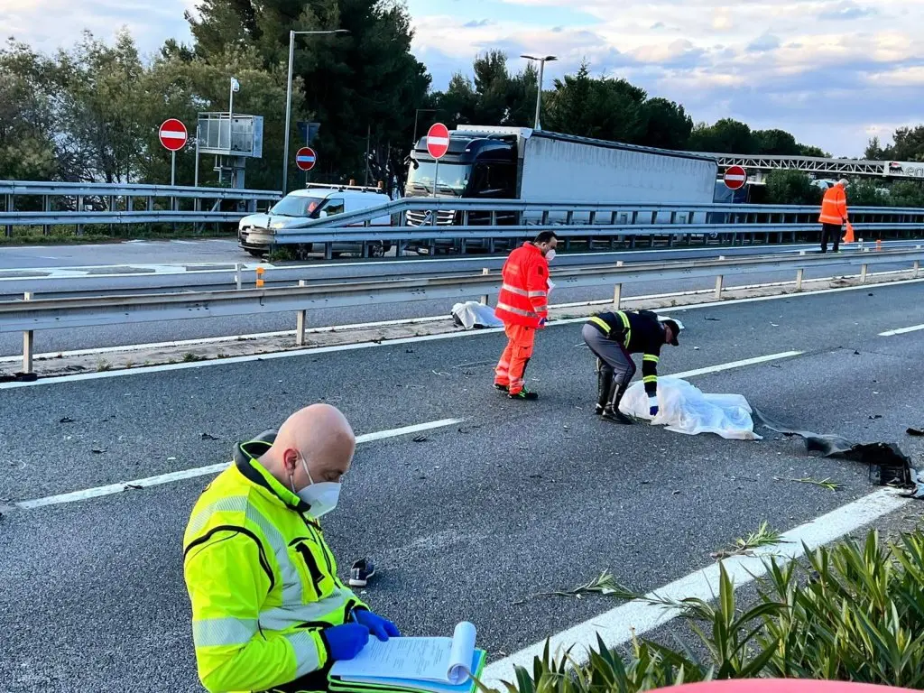 إيطاليا.. مصرع عامل زراعي مغربي وإصابة ثمانية آخرين في حادثة سير