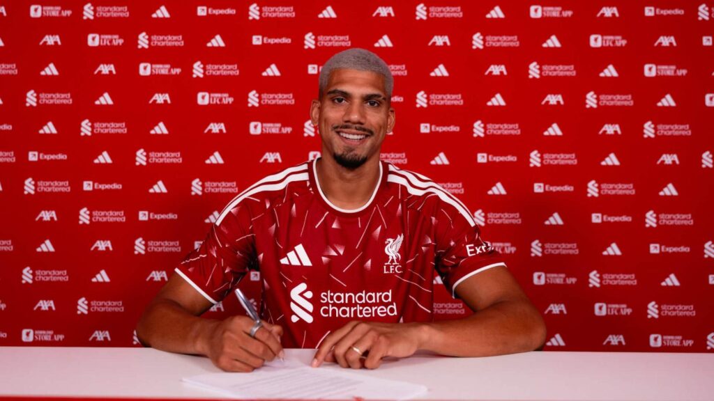 ليفربول يستعير أراوخو من برشلونة لترميم دفاعه