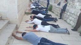 مستوطنون يقتحمون الأقصى واعتقال 33 فلسطينيا