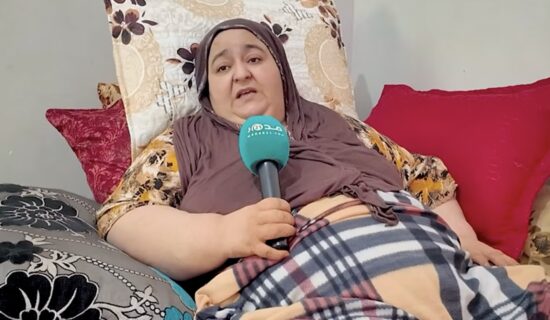 فاطمة.. مغربية أم لطفلين يكبلها المرض ويثقل حياتها وزن 220 كيلوغراما