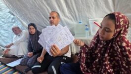 الفلسطيني السيقلي.. خرج من السجن فاستقبل شهادات وفاة 6 من أطفاله