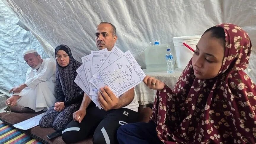 الفلسطيني السيقلي.. خرج من السجن فاستقبل شهادات وفاة 6 من أطفاله
