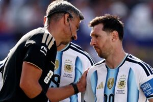 الكشف عن الحوار المثير بين ميسي وحكم نهائي مونديال 2026