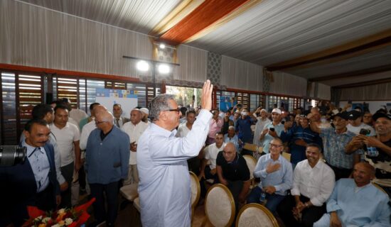 أخنوش يجري جولة تواصلية مع ساكنة 6 جماعات بإقليم الحوز