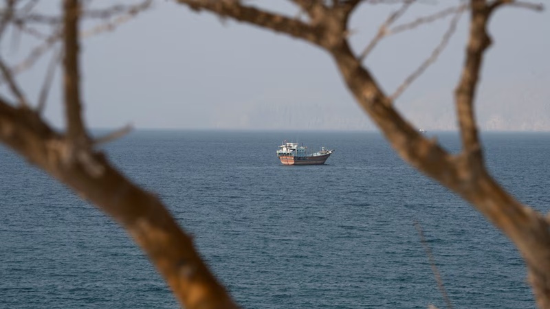 إيران: مضيق هرمز سيظل مغلقا