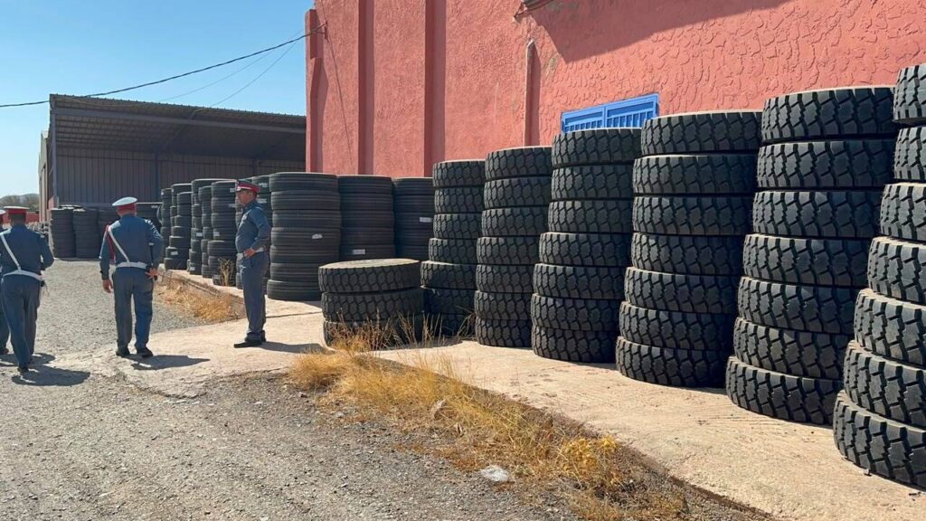 الدرك الملكي يوقف 3 أشخاص للاشتباه في سرقة 100 عجلة شاحنات بقيمة 70 مليون سنتيم