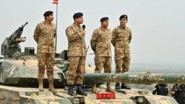 الجيش الباكستاني يقضي على 49 “إرهابيا” في عمليات أمنية