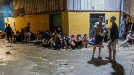 أزمة 4000 قاصر تربك سبتة المحتلة.. فيفاس يطالب إسبانيا بالتكفل بهم وإعادتهم إلى المغرب