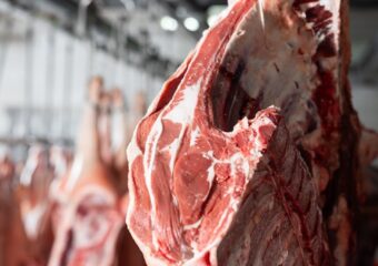 غلاء اللحوم يتواصل.. الأسعار المرتفعة تخفض الإقبال وتضغط على الجزارين
