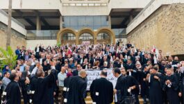 أكبر هيئة محامين بالمغرب تساند مواصلة الإضراب إلى حين إسقاط قانون المحاماة